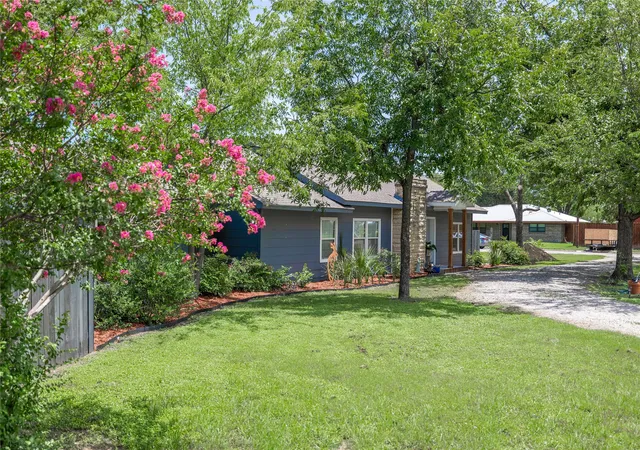Photo 2 of Single family home for sale at 2620 Vine St, Brownwood, TX 76801 | MLS# 21355114 | Listing updated on 2026-09-13