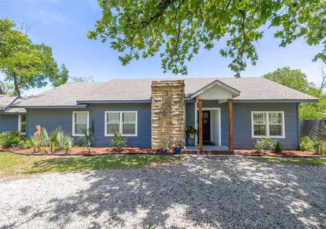 Photo 3 of Single family home for sale at 2620 Vine St, Brownwood, TX 76801 | MLS# 21355114 | Listing updated on 2026-09-13