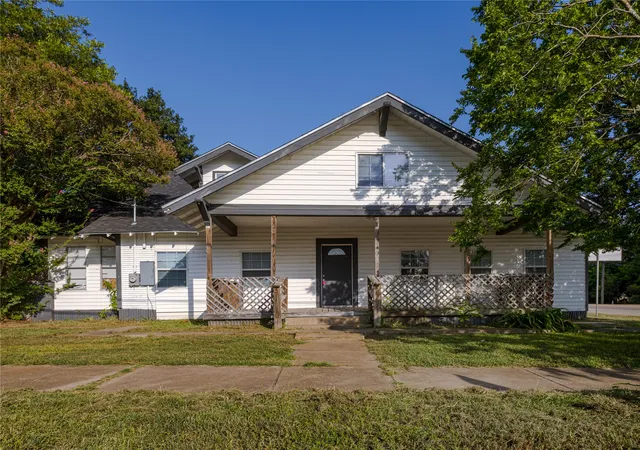 Photo 1 of Single family home for sale at 310 S Rusk St, Groesbeck, TX 76642 | MLS# 21350801 | Listing updated on 2026-09-12