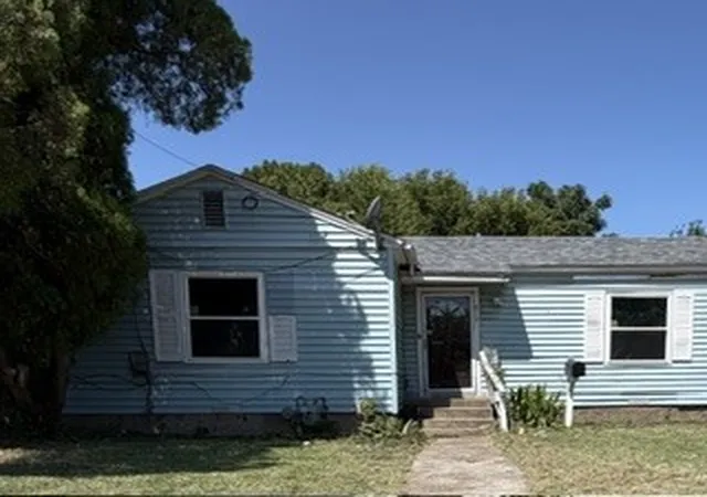 Photo 1 of Single family home for sale at 819 Bonnie View Rd, Dallas, TX 75203 | MLS# 21357330 | Listing updated on 2026-09-21