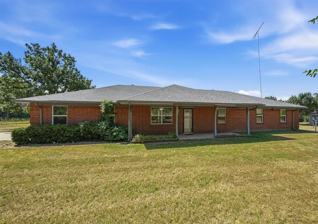 Photo 1 of Single family home for sale at 521 Mccraw Ln, Denison, TX 75021 | MLS# 21358553 | Listing updated on 2026-10-04