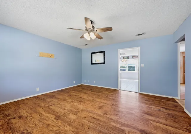 Photo 3 of Single family home for sale at 521 Mccraw Ln, Denison, TX 75021 | MLS# 21358553 | Listing updated on 2026-10-04