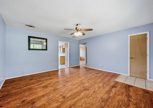 Photo 3 of Single family home for sale at 521 Mccraw Ln, Denison, TX 75021 | MLS# 21358553 | Listing updated on 2026-10-04