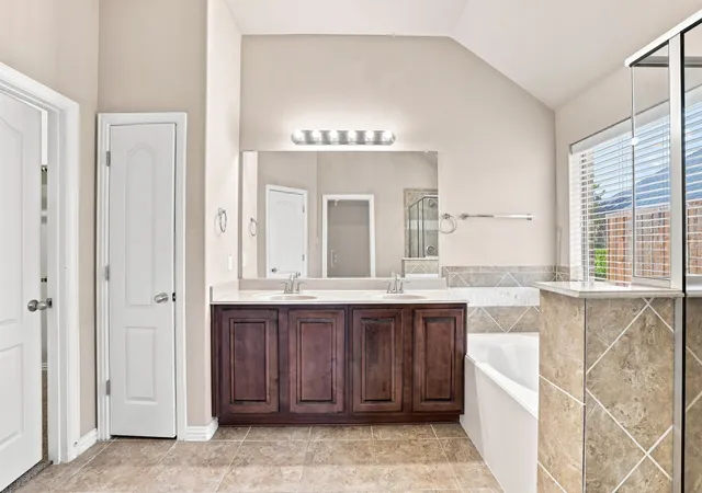Photo 4 of Single family home for sale at 255 Archer Wy, Forney, TX 75126 | MLS# 21356904 | Listing updated on 2026-10-07