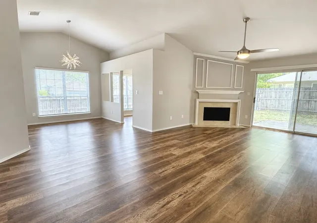 Photo 4 of Sale Pending at 800 Bracken Pl, Arlington, TX 76017 | MLS# 21355966 | Listing updated on 2026-09-09