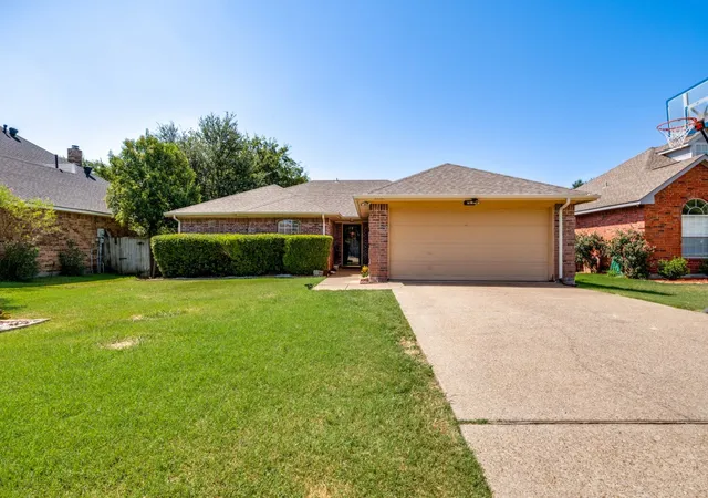 Photo 1 of Single family home for sale at 1413 Mockingbird Ln, De Soto, TX 75115 | MLS# 21358581 | Listing updated on 2026-09-14