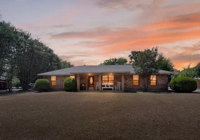 Photo 1 of Single family home for sale at 105 Prairie Creek Rd, Red Oak, TX 75154 | MLS# 21358588 | Listing updated on 2026-09-08