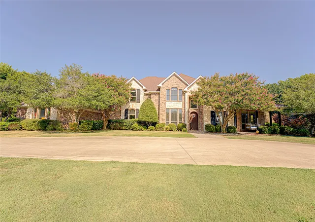 Photo 3 of Single family home for sale at 242 Ridgemont Dr, Forney, TX 75126 | MLS# 21357804 | Listing updated on 2026-09-19