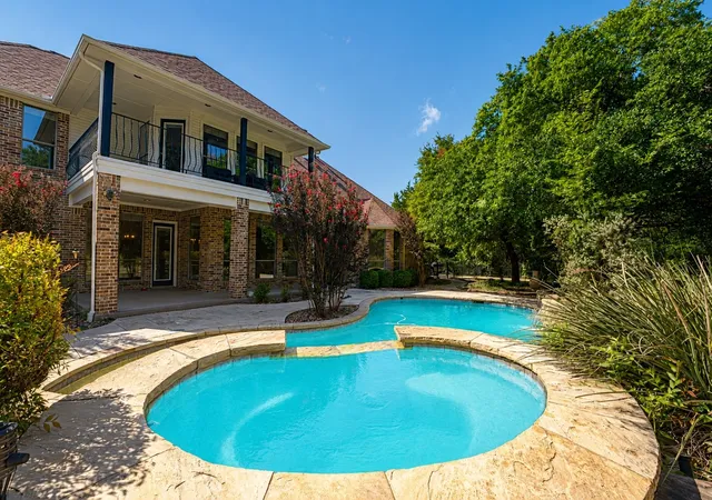 Photo 3 of Single family home for sale at 242 Ridgemont Dr, Forney, TX 75126 | MLS# 21357804 | Listing updated on 2026-09-19