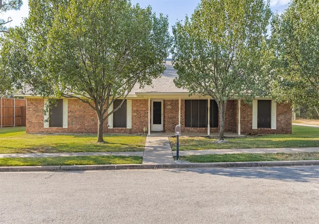 Photo 1 of Single family home for sale at 1814 Sandra Dr, Sherman, TX 75092 | MLS# 21358158 | Listing updated on 2026-09-14