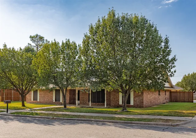 Photo 3 of Single family home for sale at 1814 Sandra Dr, Sherman, TX 75092 | MLS# 21358158 | Listing updated on 2026-09-14