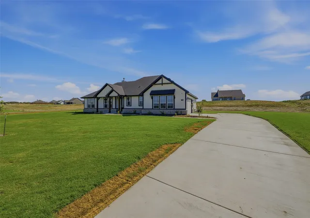 Photo 3 of Single family home for sale at 149 Big Sky Rd, Decatur, TX 76234 | MLS# 21357632 | Listing updated on 2026-09-10