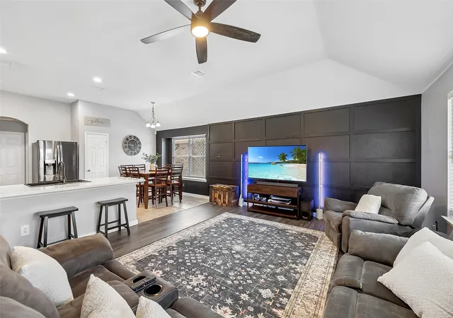 Photo 3 of Sale Pending at 821 Austin Ln, Lavon, TX 75166 | MLS# 21350013 | Listing updated on 2026-09-16