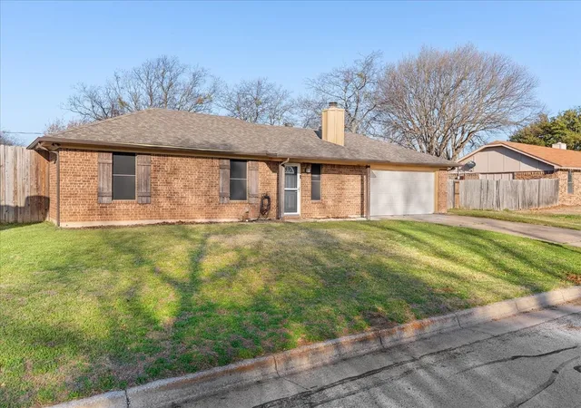 Photo 3 of Single family home for sale at 432 Post Oak Ln, Burleson, TX 76028 | MLS# 21358625 | Listing updated on 2026-09-13