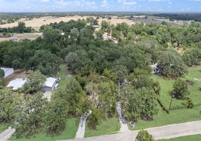 Photo 1 of Sale Pending at 139 Rommel Ct, Springtown, TX 76082 | MLS# 21358061 | Listing updated on 2026-09-11