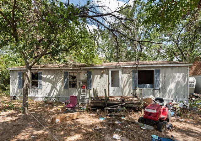 Photo 2 of Sale Pending at 139 Rommel Ct, Springtown, TX 76082 | MLS# 21358061 | Listing updated on 2026-09-11