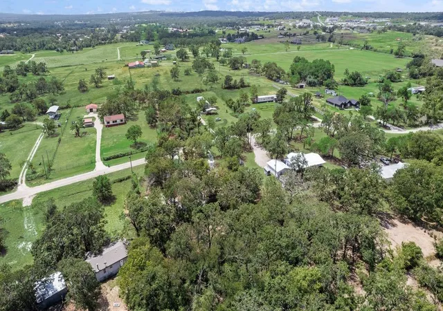 Photo 3 of Sale Pending at 139 Rommel Ct, Springtown, TX 76082 | MLS# 21358061 | Listing updated on 2026-09-11