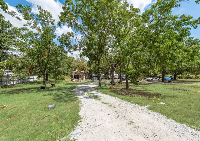 Photo 4 of Sale Pending at 139 Rommel Ct, Springtown, TX 76082 | MLS# 21358061 | Listing updated on 2026-09-11