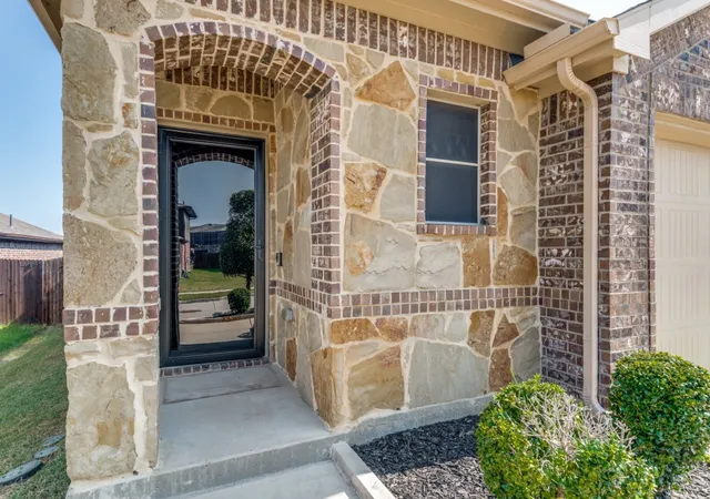 Photo 3 of Single family home for sale at 2246 Nightgrove Cir, Crandall, TX 75114 | MLS# 21343071 | Listing updated on 2026-10-03