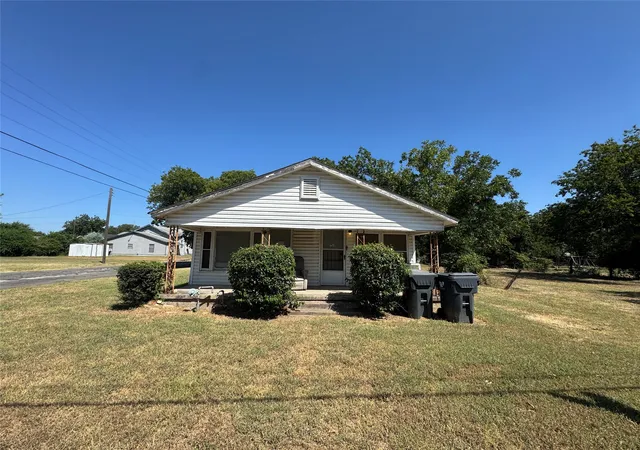 Photo 1 of Sale Pending at 1500 E Calhoun Ave, Waco, TX 76704 | MLS# 21358692 | Listing updated on 2026-09-22