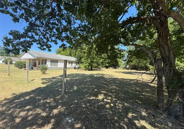 Photo 3 of Sale Pending at 1500 E Calhoun Ave, Waco, TX 76704 | MLS# 21358692 | Listing updated on 2026-09-22
