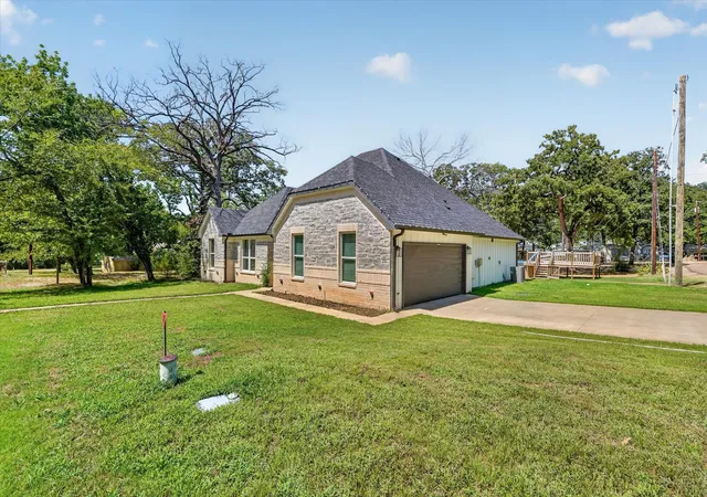 Photo 2 of Single family home for sale at 114 Dowdy Ln, Mabank, TX 75156 | MLS# 21349460 | Listing updated on 2026-09-08
