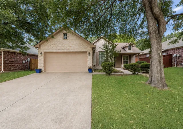 Photo 2 of Sale Pending at 3900 Kirby Dr, Denton, TX 76210 | MLS# 21350049 | Listing updated on 2026-09-15