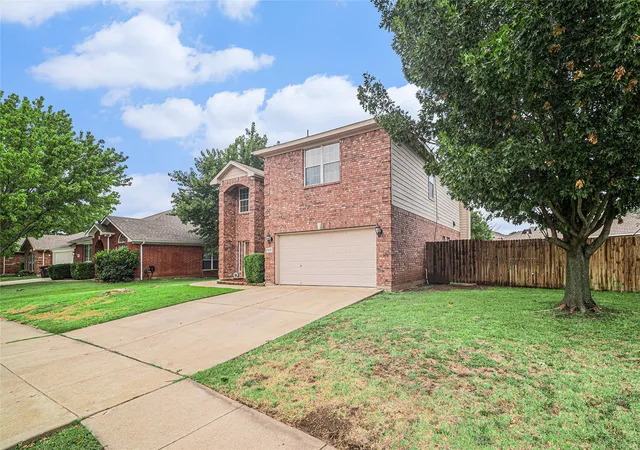 Photo 3 of Single family home for sale at 9600 Fox Hill Dr, Fort Worth, TX 76131 | MLS# 21351934 | Listing updated on 2026-09-13