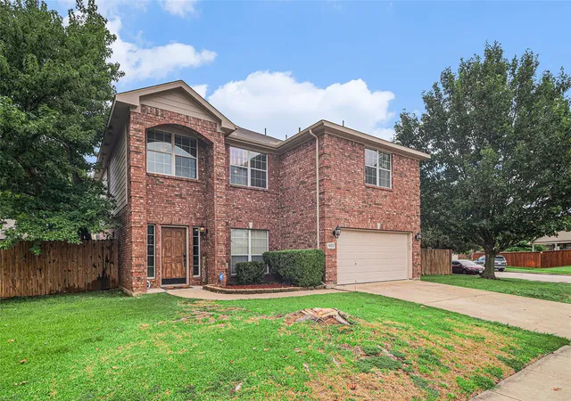 Photo 3 of Single family home for sale at 9600 Fox Hill Dr, Fort Worth, TX 76131 | MLS# 21351934 | Listing updated on 2026-09-13