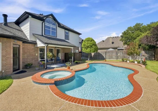 Photo 2 of Single family home for sale at 3310 Moss Creek Dr, Grapevine, TX 76051 | MLS# 21356200 | Listing updated on 2026-10-07