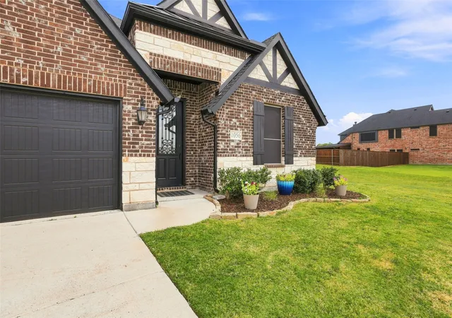Photo 4 of Sale Pending at 1056 Hickory Ln, Howe, TX 75459 | MLS# 21358579 | Listing updated on 2026-09-29