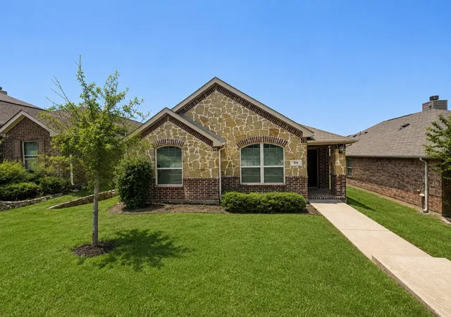 Photo 1 of Single family home for sale at 516 Cheyenne Dr, Aubrey, TX 76227 | MLS# 21357700 | Listing updated on 2026-10-06