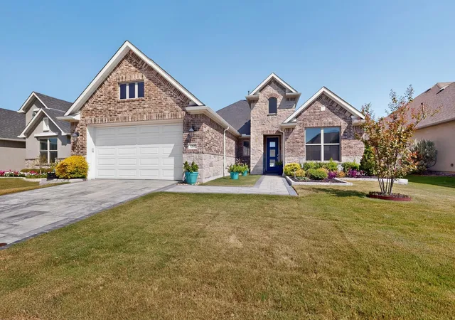 Photo 2 of Sale Pending at 12612 Copper Ore Wy, Denton, TX 76207 | MLS# 21358258 | Listing updated on 2026-09-28