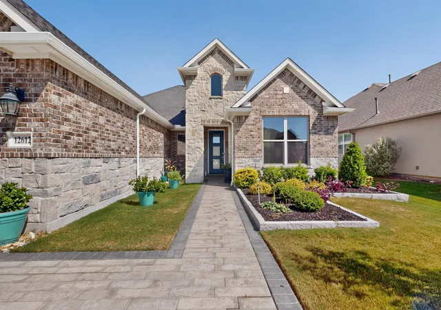 Photo 3 of Sale Pending at 12612 Copper Ore Wy, Denton, TX 76207 | MLS# 21358258 | Listing updated on 2026-09-28