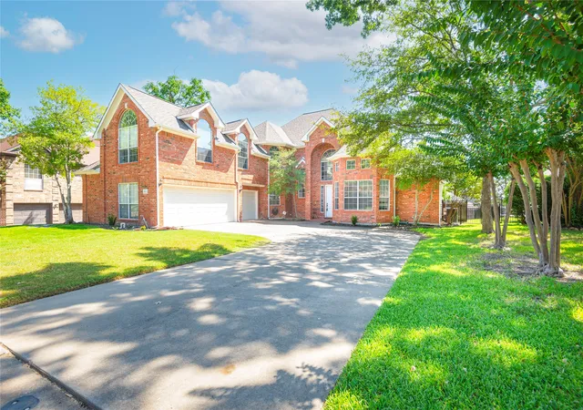 Photo 2 of Single family home for sale at 909 Hills Creek Dr, Mc Kinney, TX 75072 | MLS# 21358502 | Listing updated on 2026-09-13