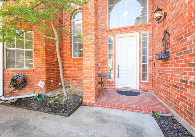 Photo 3 of Single family home for sale at 909 Hills Creek Dr, Mc Kinney, TX 75072 | MLS# 21358502 | Listing updated on 2026-09-13