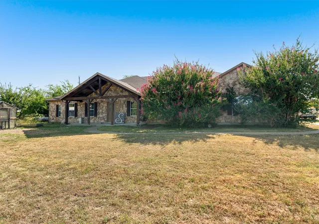 Photo 2 of Single family home for sale at 8789 S State Hwy 78, Leonard, TX 75452 | MLS# 21358634 | Listing updated on 2026-10-22