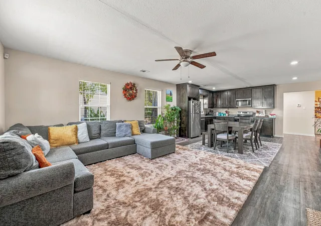 Photo 3 of Sale Pending at 1006 Se 3Rd St, Mineral Wells, TX 76067 | MLS# 21357536 | Listing updated on 2026-09-14