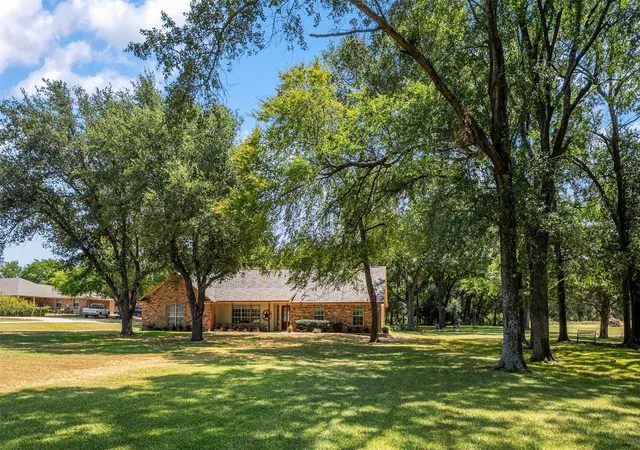 Photo 1 of Sale Pending at 17325 County Road 4067, Kemp, TX 75143 | MLS# 21358808 | Listing updated on 2026-09-19