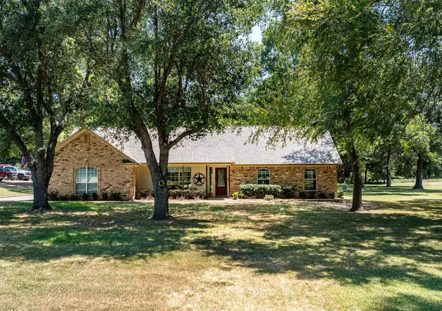 Photo 4 of Sale Pending at 17325 County Road 4067, Kemp, TX 75143 | MLS# 21358808 | Listing updated on 2026-09-19