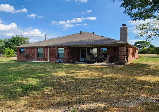 Photo 3 of Single family home for sale at 1209 Sherman St, Tioga, TX 76271 | MLS# 21345449 | Listing updated on 2026-09-22
