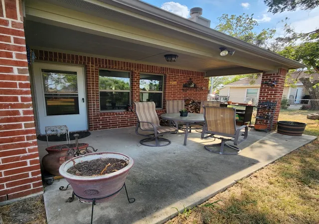 Photo 4 of Single family home for sale at 1209 Sherman St, Tioga, TX 76271 | MLS# 21345449 | Listing updated on 2026-09-22