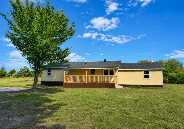 Photo 1 of Single family home for sale at 8275 Bay Dr, Quinlan, TX 75474 | MLS# 21358912 | Listing updated on 2026-09-11