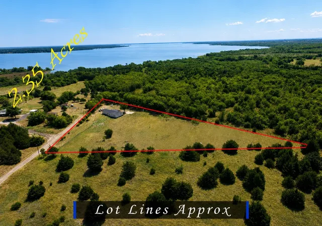 Photo 3 of Single family home for sale at 8275 Bay Dr, Quinlan, TX 75474 | MLS# 21358912 | Listing updated on 2026-09-11