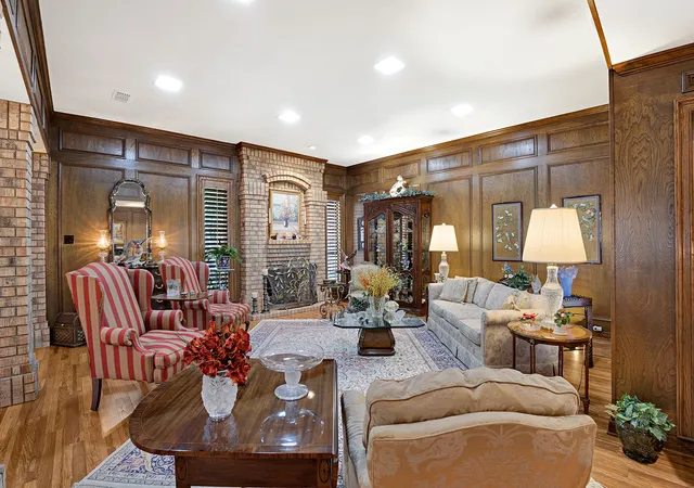 Photo 4 of Single family home for sale at 16046 Chalfont Cir, Dallas, TX 75248 | MLS# 21358234 | Listing updated on 2026-09-09