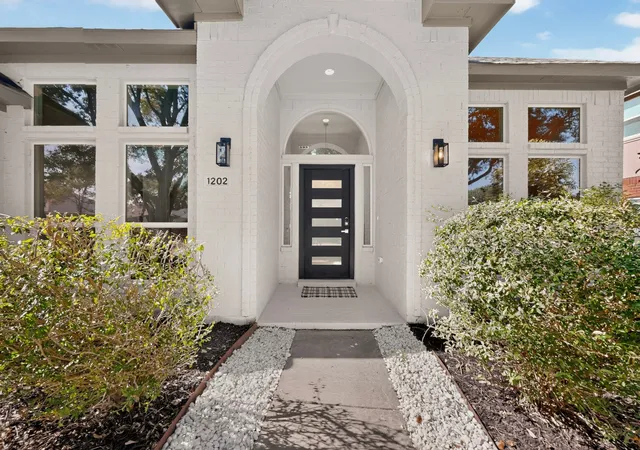 Photo 2 of Sale Pending at 1202 Grimsworth Ln, Allen, TX 75002 | MLS# 21355585 | Listing updated on 2026-09-11