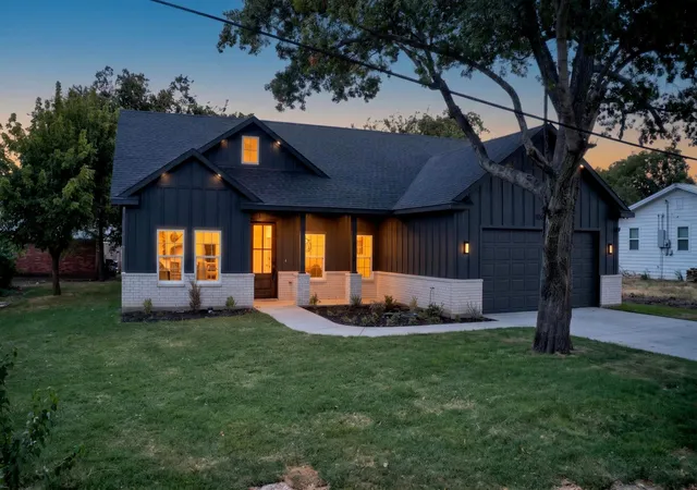Single family home for sale at 707 W Turner St, Wolfe City, TX 75496 | MLS# 21357169