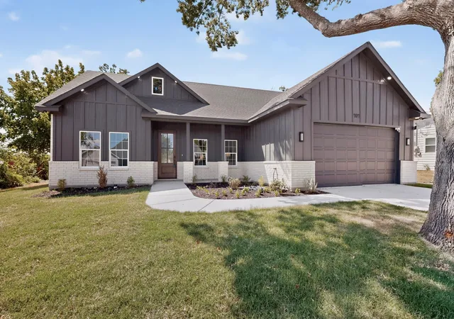 Photo 3 of Single family home for sale at 707 W Turner St, Wolfe City, TX 75496 | MLS# 21357169 | Listing updated on 2026-09-12