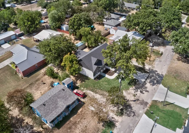 Photo 4 of Single family home for sale at 707 W Turner St, Wolfe City, TX 75496 | MLS# 21357169 | Listing updated on 2026-09-12