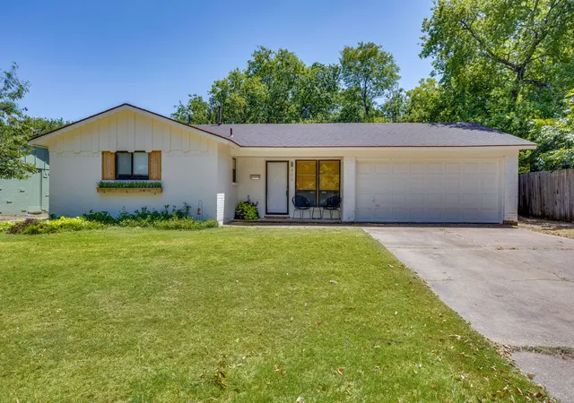 Photo 1 of Single family home for sale at 405 Lena Ln, Burleson, TX 76028 | MLS# 21358441 | Listing updated on 2026-09-10